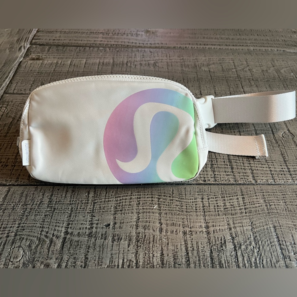 Lulu lemon belt bag